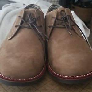 Brown size 11 practically New penguin lace up shoe